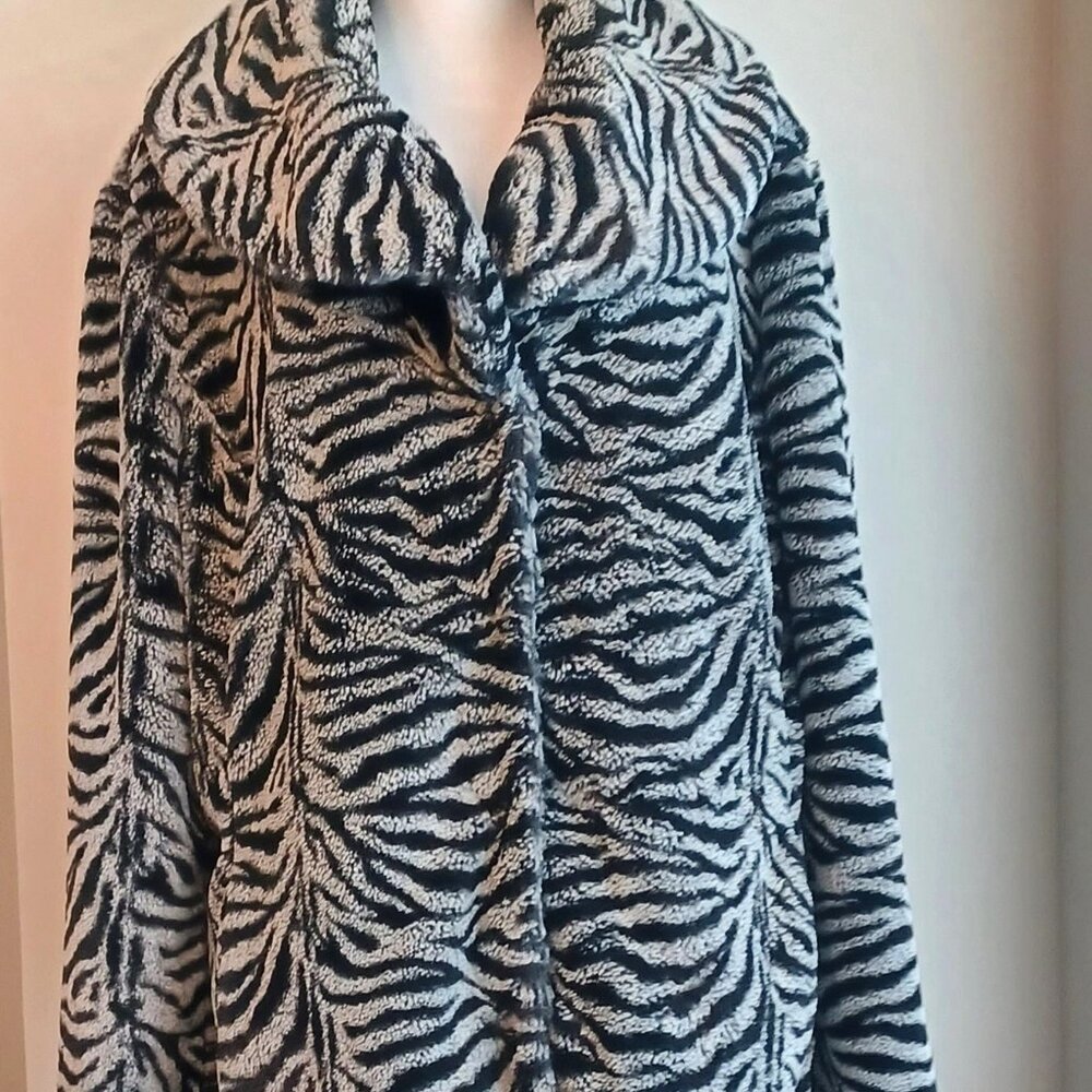 Alfani Faux Fur Animal Print Women’s XL Jacket Coat Zebra Tiger Snaps Lined